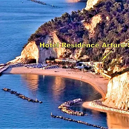 Arturo Hotel