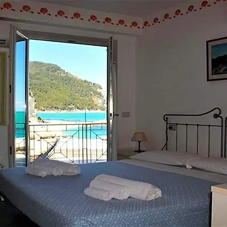 Arturo Hotel